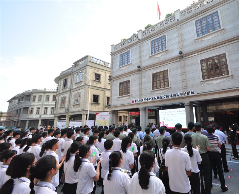 1汕头市“五法”普法主题巡展启动仪式暨首展活动现场.jpg